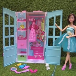 Տիկնիկ զգեստապահարանով